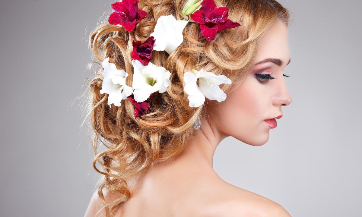 As it is possible to decorate hair beautifully