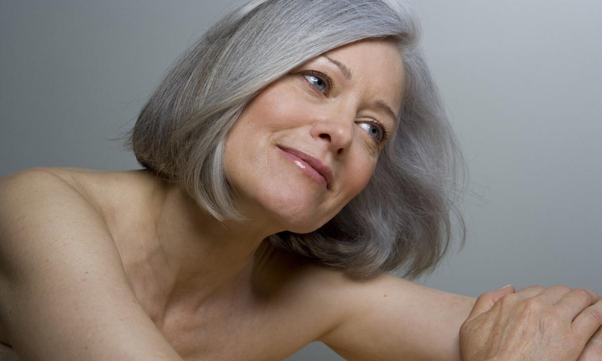 What length of hair will decorate the 50-year-old woman?