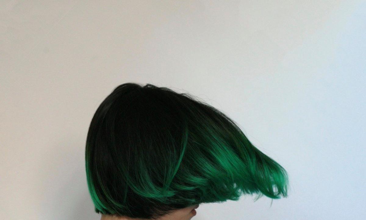 How to dye hair in green