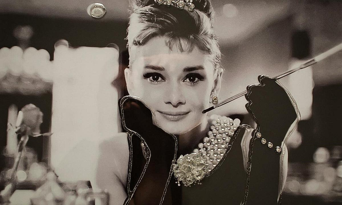 How to make hairstyle, as at Audrey Hepburn
