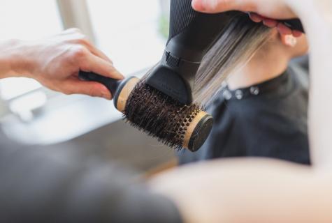 How to style hair the hair dryer and brush