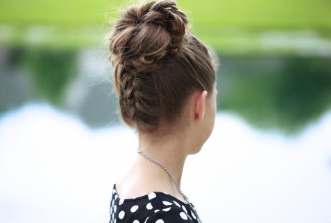 How to pick up hairstyle to dress