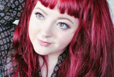 How to dye hair in bright red