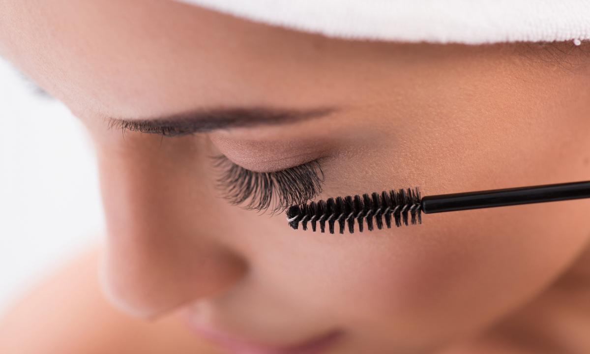 How to strengthen hair and eyelashes