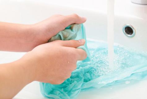 How to wash away paint from hair laundry soap