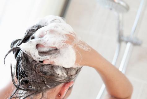 How to wash away varnish from hair