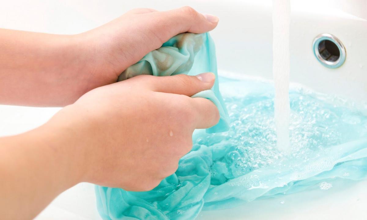 How to wash away brilliant green from body