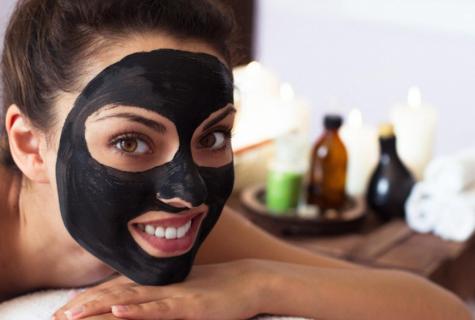 Activated carbon in masks from pimples