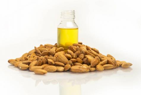 How to apply almond skin oil