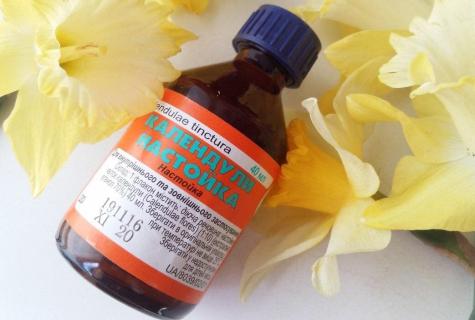Calendula tincture as means for treatment of pimples