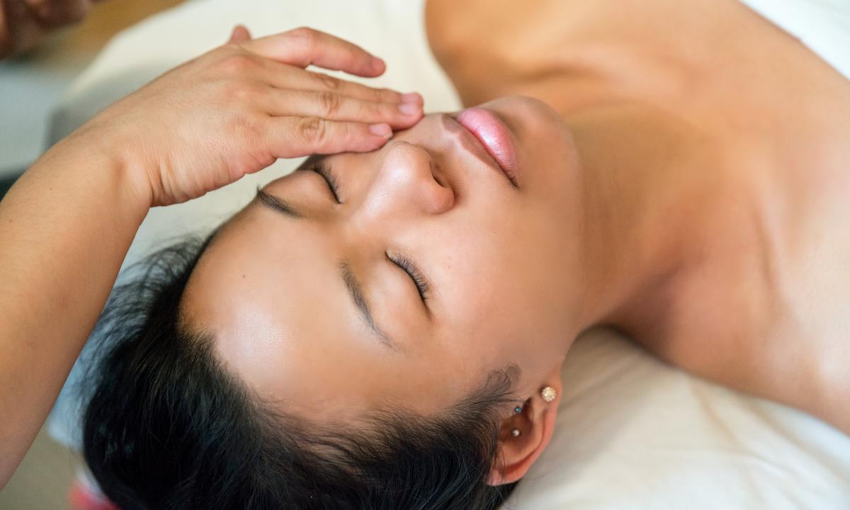 How to do deep facial massage