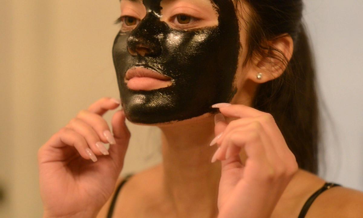 The recipe of mask with activated carbon against black dots