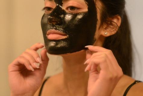 The recipe of mask with activated carbon against black dots