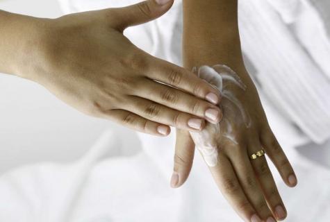 Dry skin of hands: we treat