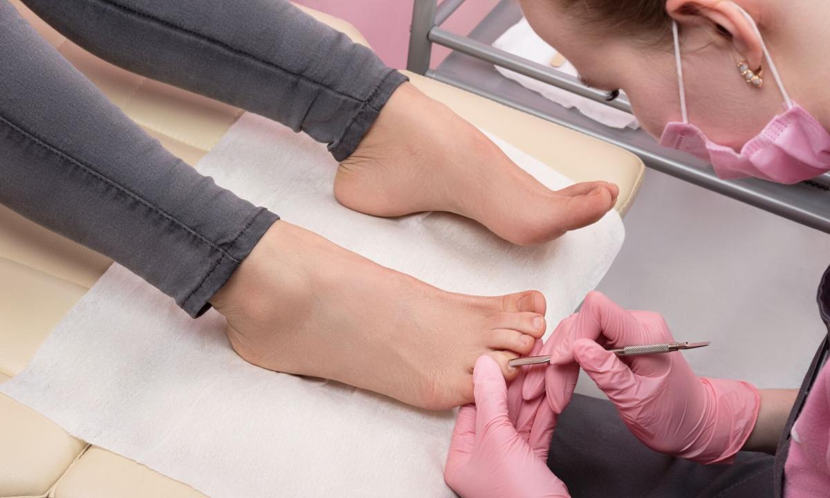 How to use pedicure socks