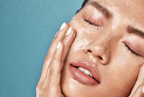 How to clean oily skin of the person