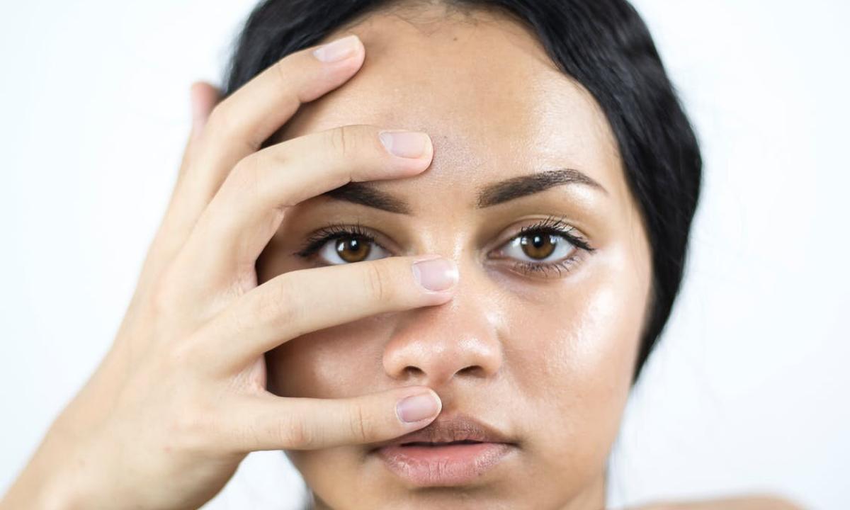 How to fight against oily skin of the person