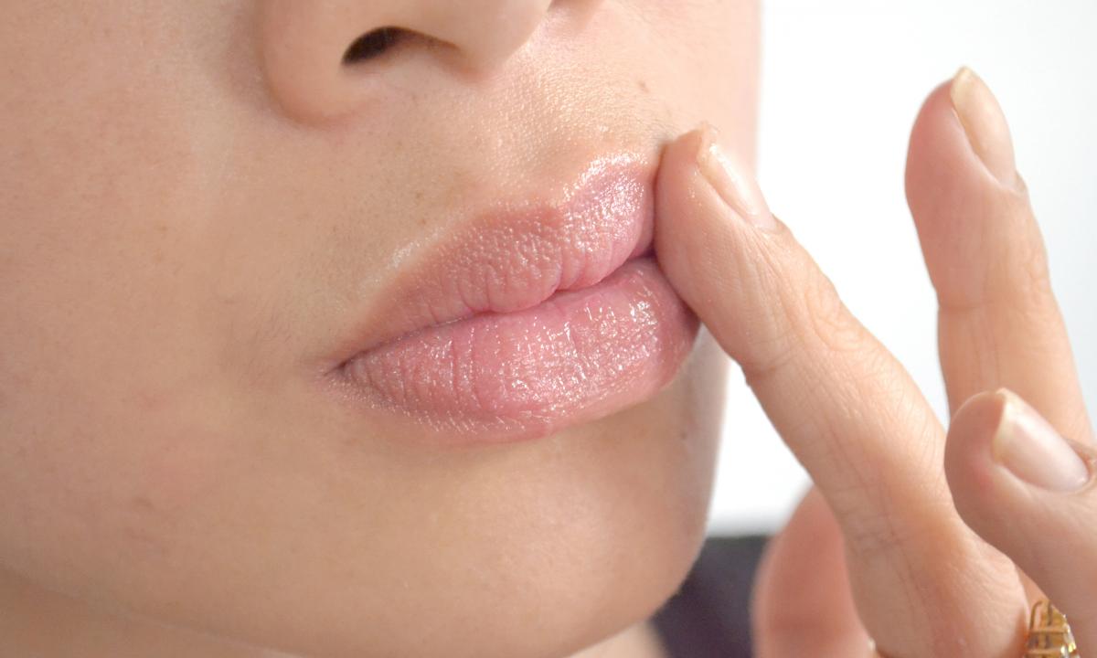 How to clarify skin of lips