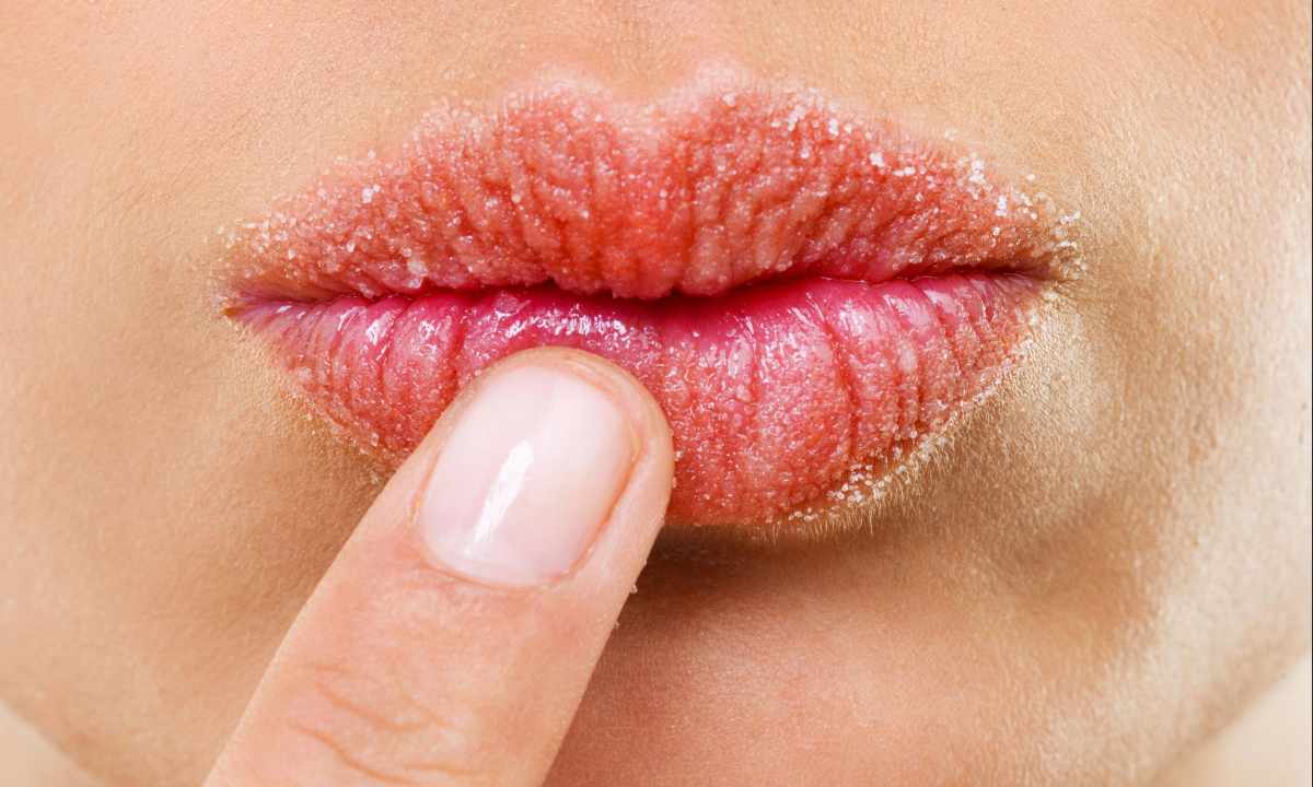 How to clarify lips in house conditions