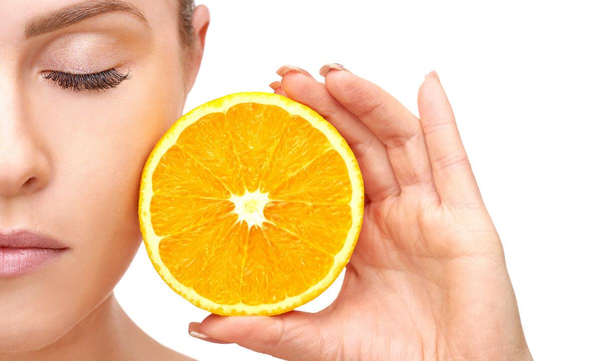 How to put vitamin A on face