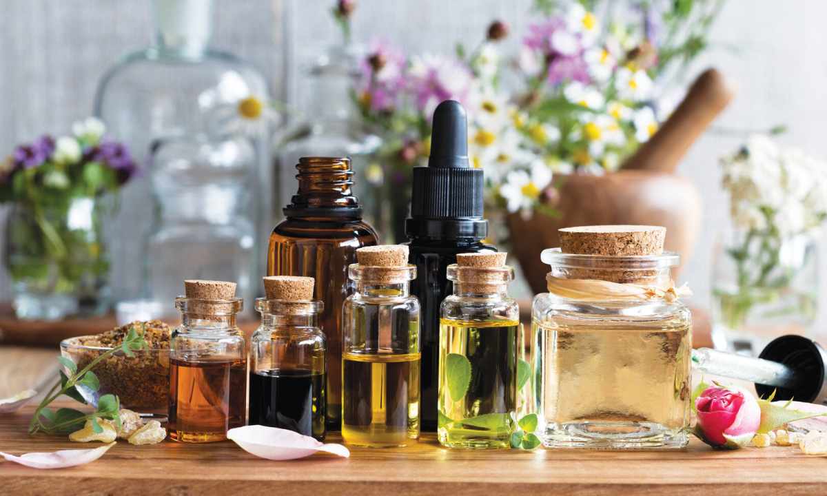 How to combine essential and cosmetic oils for the person