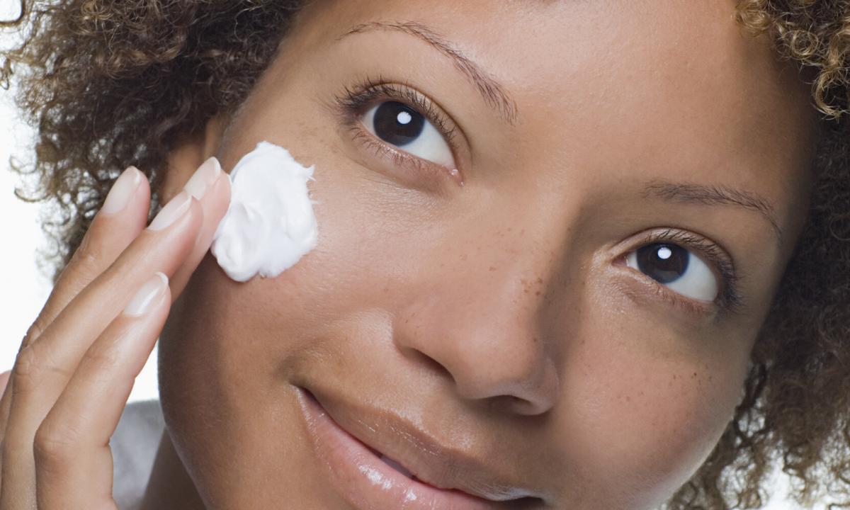 How to prepare face lotion with effect of skin lightening