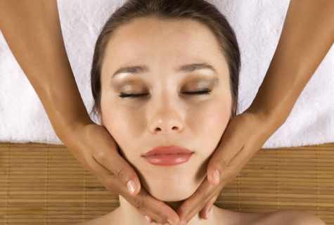 Lymphatic drainage facial massage. The effect depends on correctness of actions