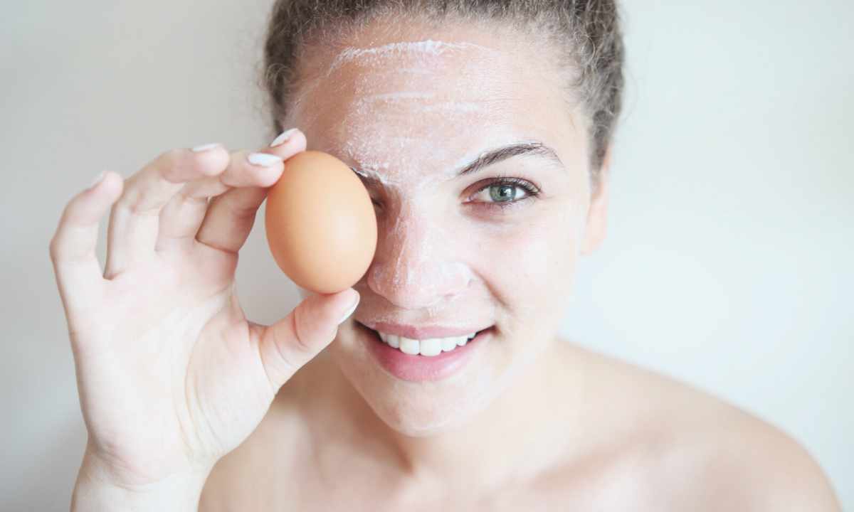 Masks for face skin from egg yolk