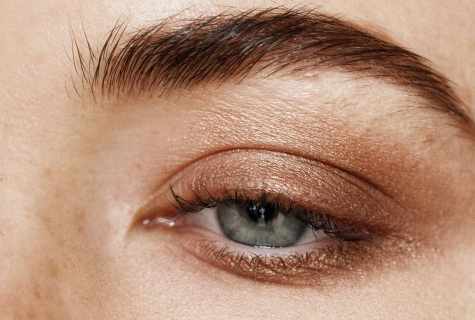 Dense eyebrows: how to pull out them without serious consequences