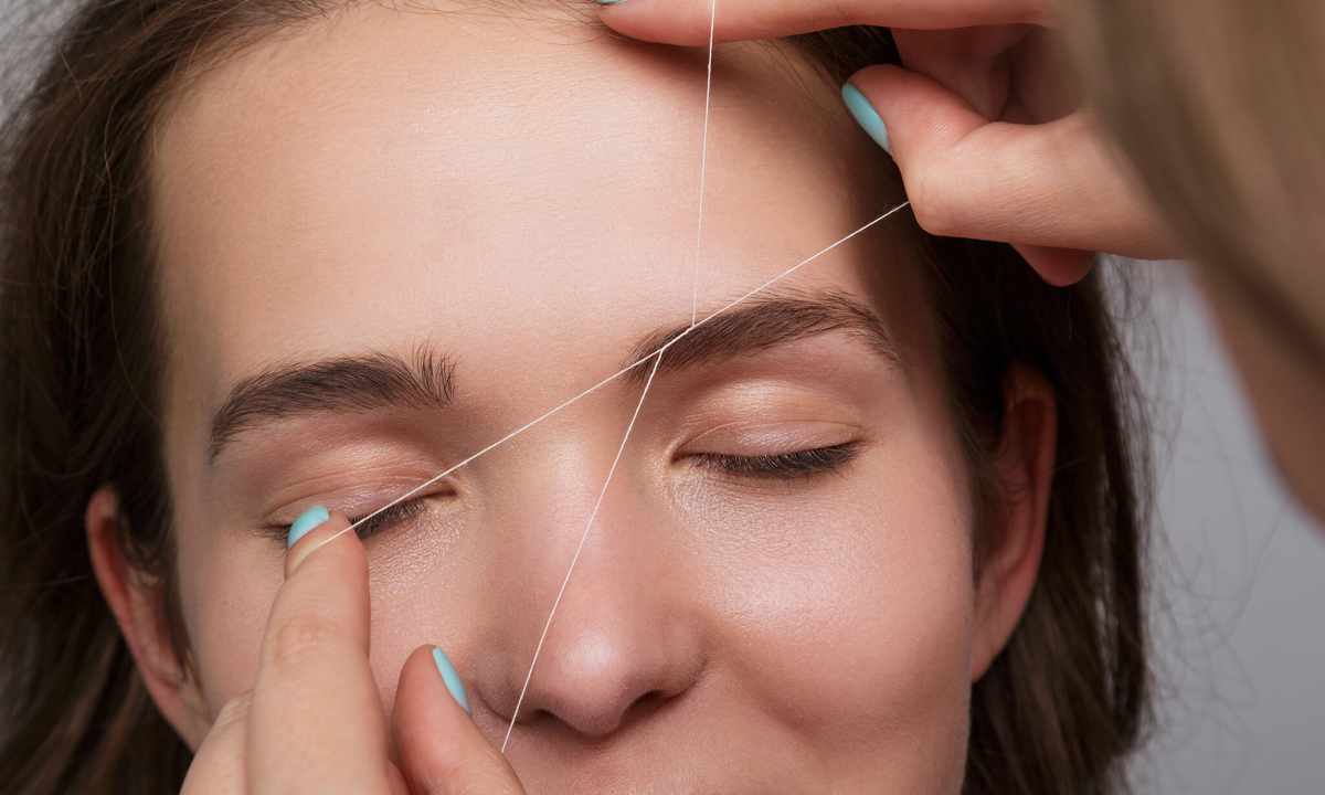 Easy and available way of correction of eyebrows threads
