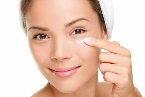 How to provide skin care around eyes
