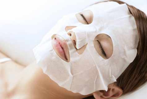 Moisturizing masks for the person in house conditions