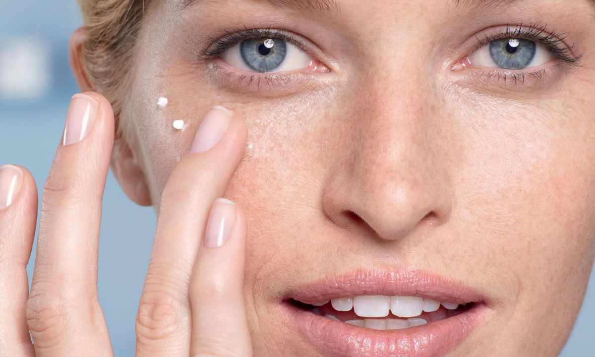 How to choose the best cream from wrinkles around eyes
