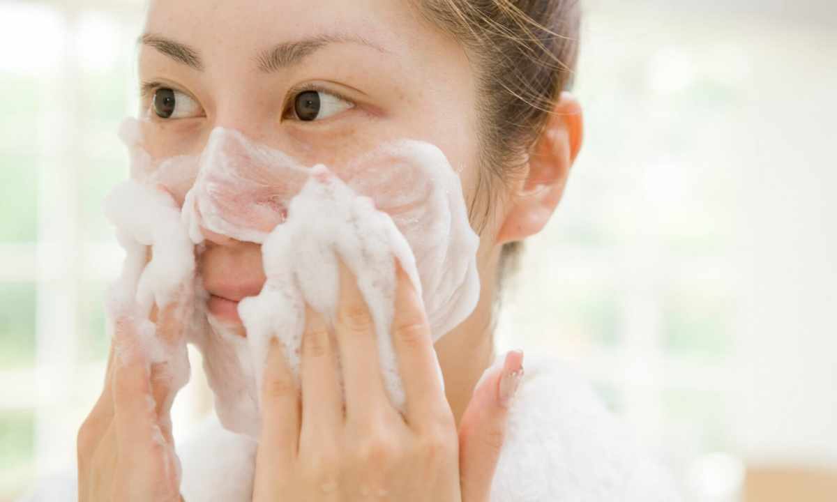 How to clean face by national methods