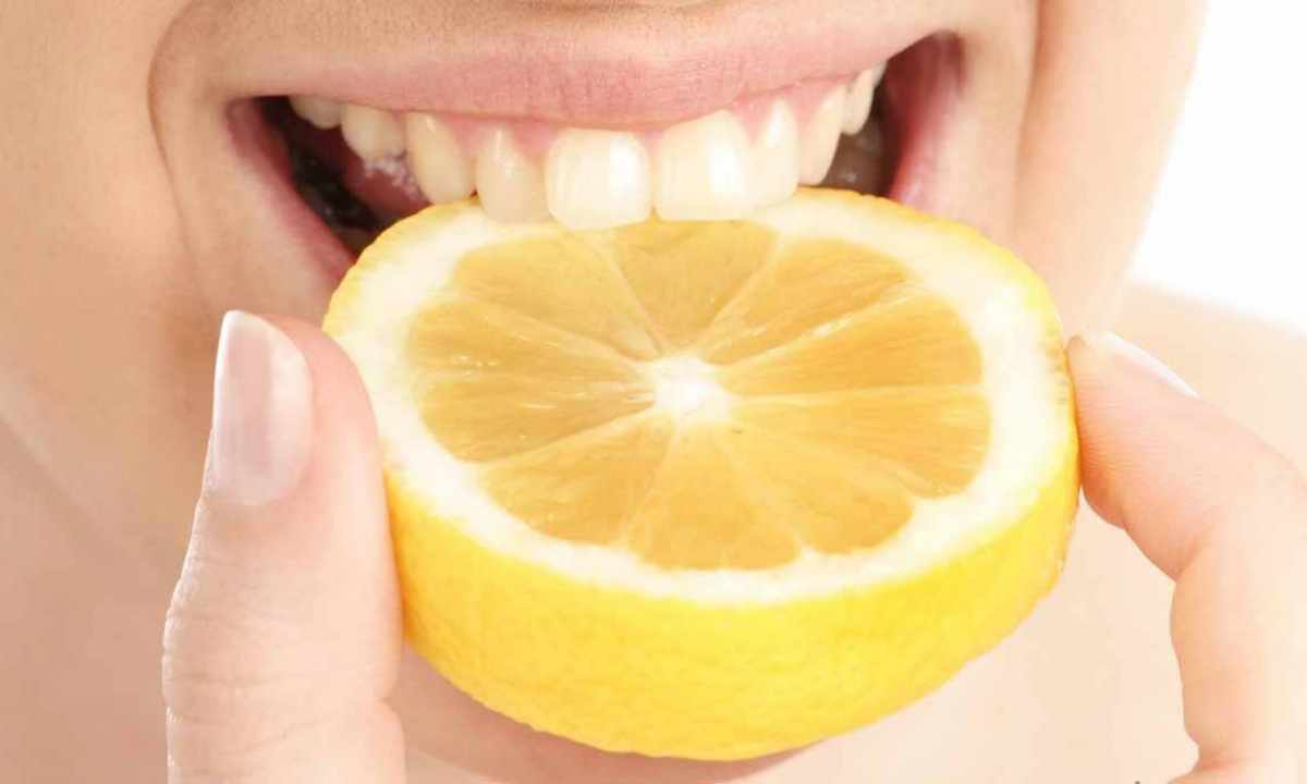 How to bleach teeth lemon