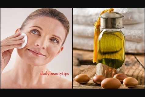Recipes of face rejuvenation by means of castor oil