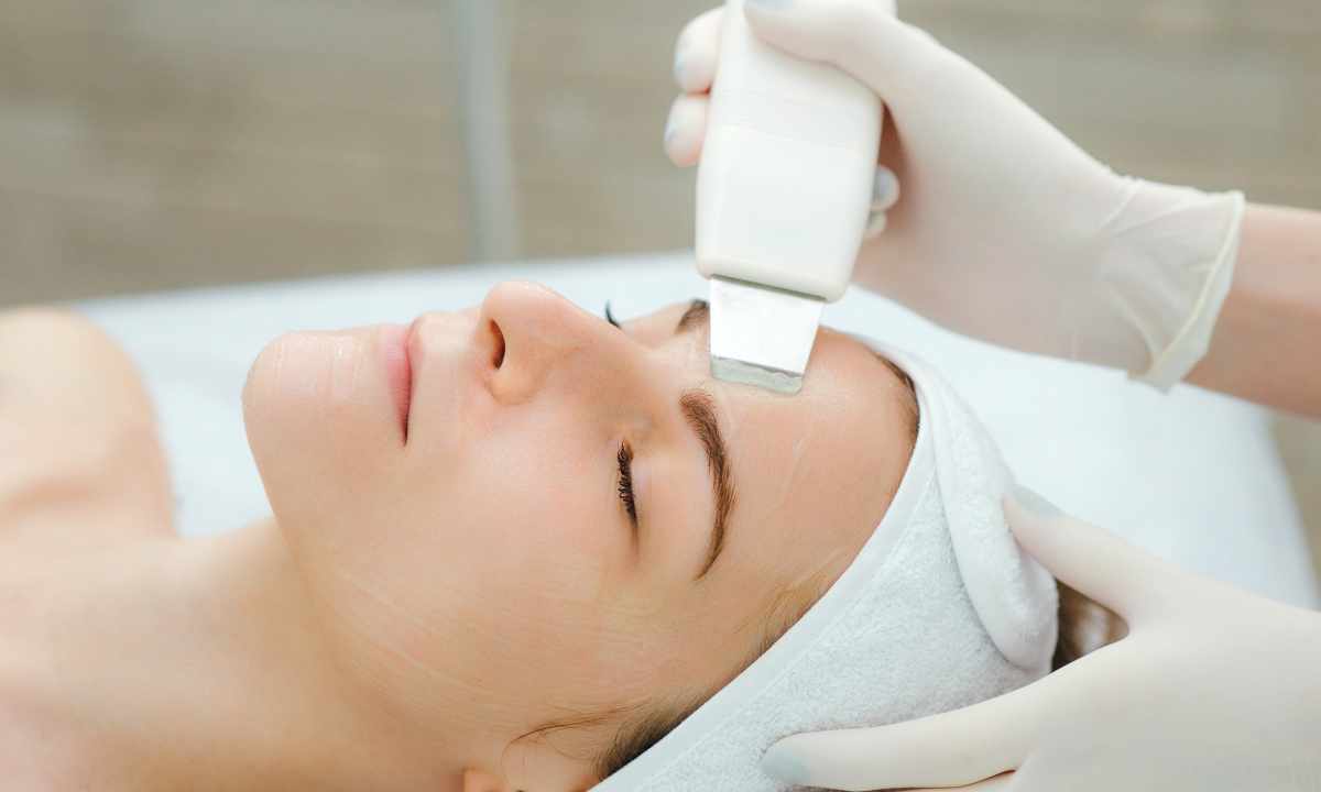Face peel at the cosmetologist: restoration after the procedure