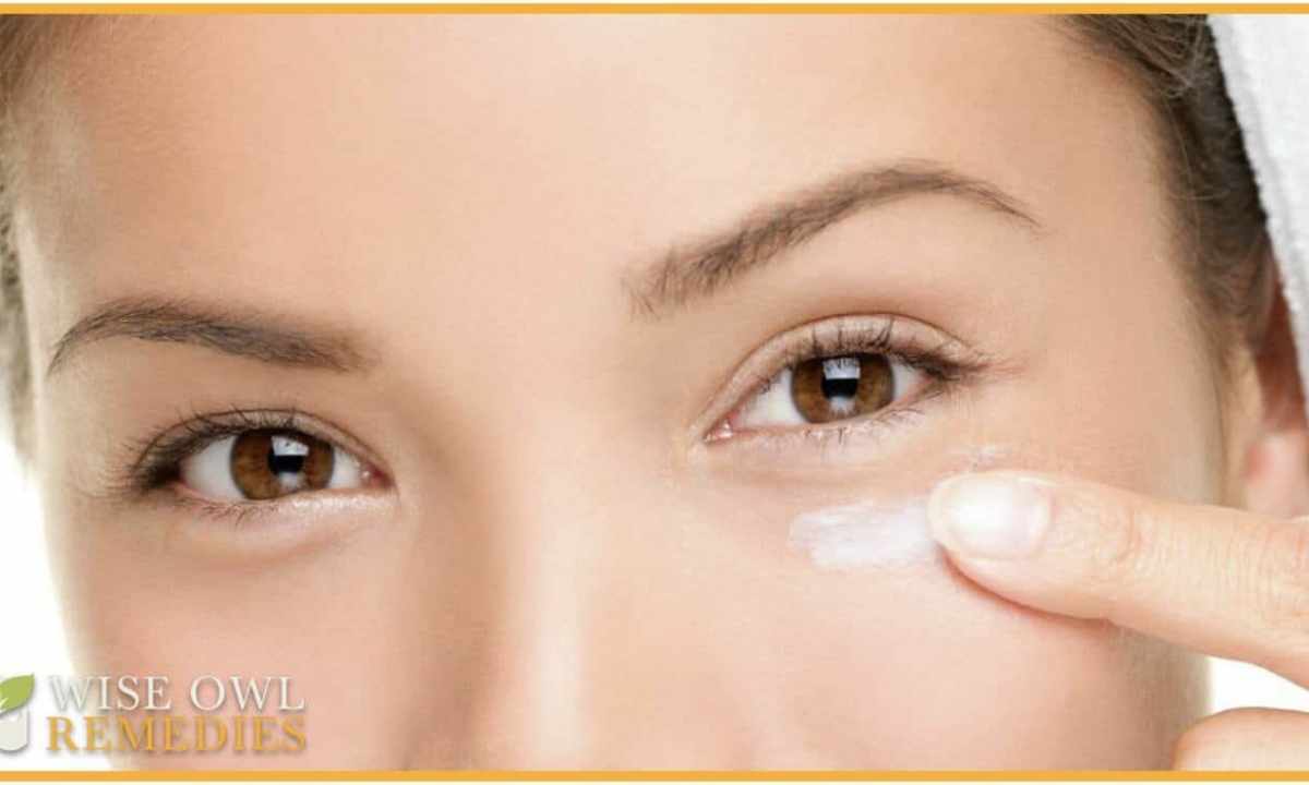 How to apply cream around eyes