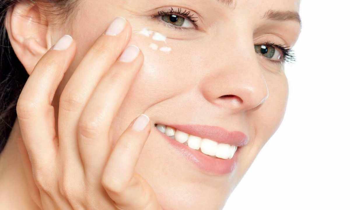 How to choose cream against the first wrinkles