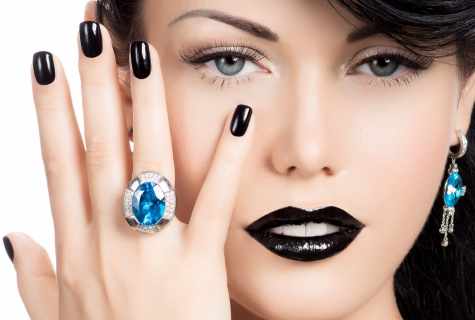 How to make fashionable manicure