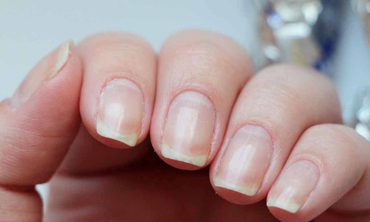 How to strengthen nails after building