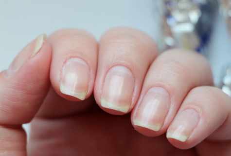 How to strengthen nails after building