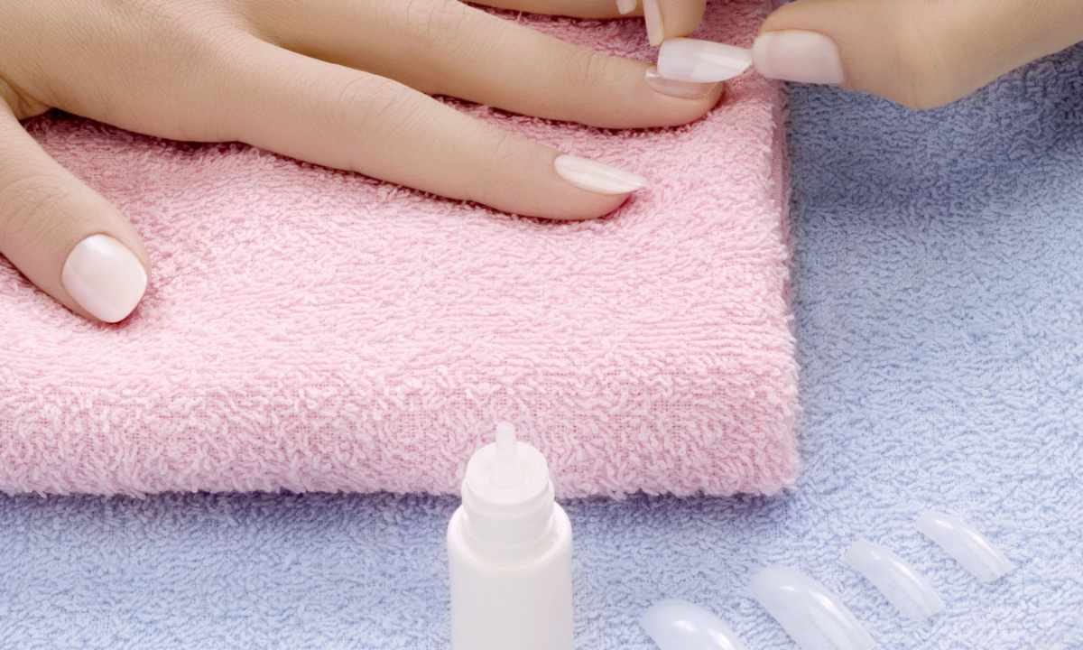 How to remove glue from nails
