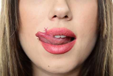 Secretion of seductive lips