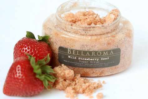How to recover skin after the sun: mask from wild strawberry