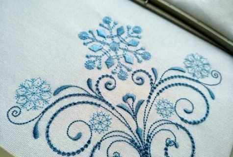 As on marigold to draw frosty patterns. Simple master class.