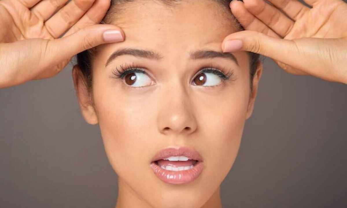 Wrinkle between eyebrows: ways to remove without surgery