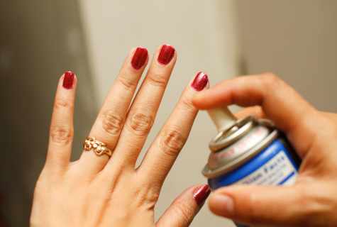 How to dry up varnish on nails