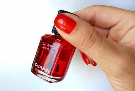 How to make beautiful manicure red varnish