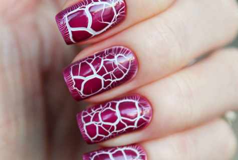 How to create manicure with effect of craquelure